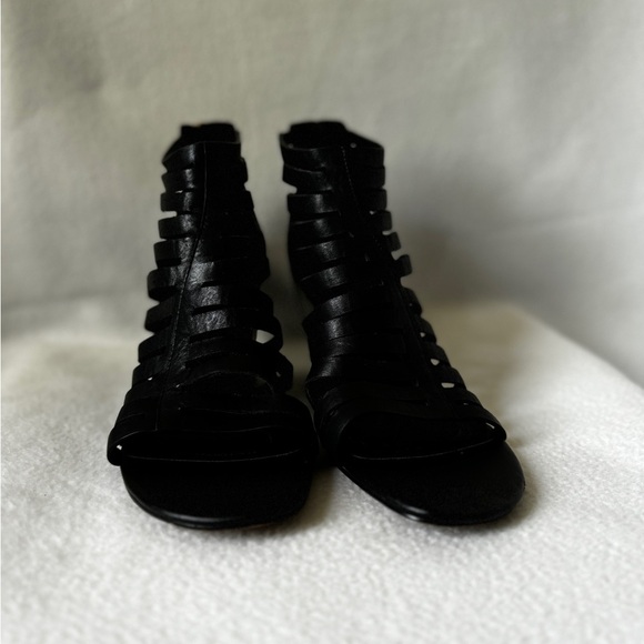 Isola size 11 Black Caged Leather Sandals with heel enclosure zippers. - Picture 3 of 15